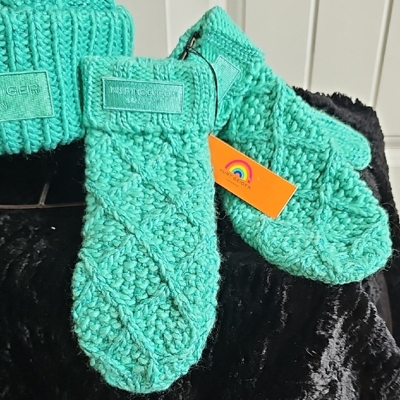 Kurt Geiger Green Cable Knit Hat and Gloves Set NWT